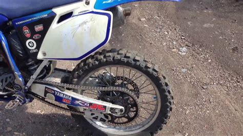 Model 2005 objem 449 cm3 kategorie motokros. Yamaha yz450f 2005 - YouTube