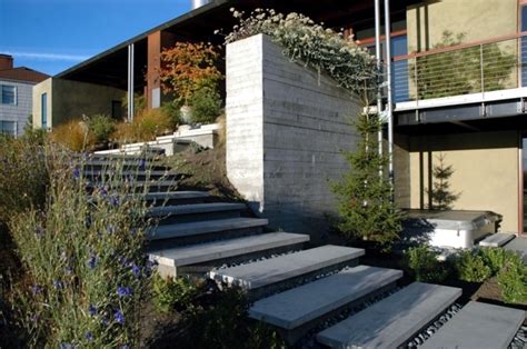 Concrete fountains are highly coveted centerpieces for many entry courtyards because they appeal to multiple senses, providing visual beauty enhanced by tranquil sounds and hypnotic movement. Modern concrete stairs - 22 ideas for interior and ...