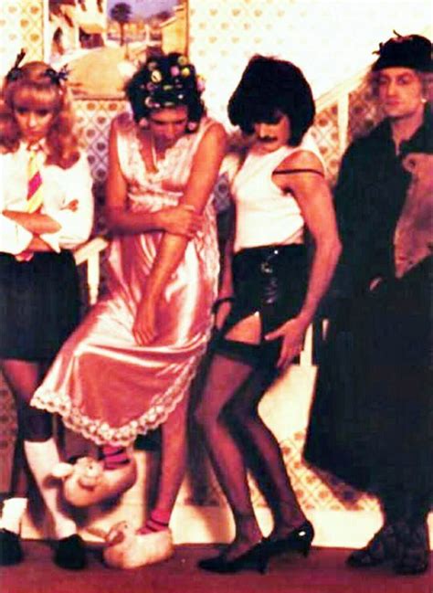 In the uk chart, it peaked at number 3, and remained in the chart for fifteen consecutive weeks from its release in late april 1984. Queen - I Want To Break Free. Is there actually a picture ...