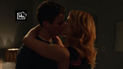 Arrow Season 3 Oliver And Felicity Kiss