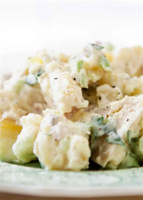 Potatoes combine deliciously with both mayonnaise and sour cream. Classic Potato Salad | Receta | Recetas, Ensaladas y Cocinas
