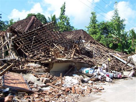 Refleksi Tahun Gempa Sebuah Cerita Saat Terjadi Gempa Di Bantul Kusnantokarasan Com