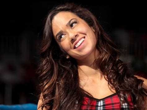 Wwe Divas Champion Aj Lee Collapses During Match In London Philly