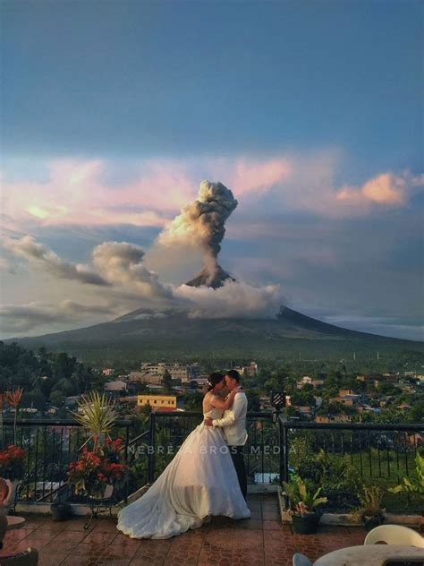 Love Amid Calamity Newlyweds Photographed Before Erupting Mayon