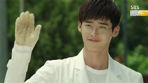 As a child, park hoon and his father were kidnapped by north korea. HanCinema's Drama Review "Doctor Stranger" Episode 20 ...