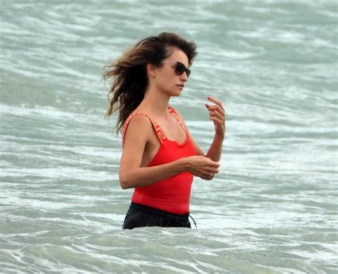 Penelope Cruz In A Versace Swimsuit On Vacation In Italy 10 Photos