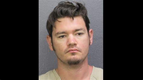 Man Confesses To Murder At Moms Urging Hollywood Cops Say Miami Herald