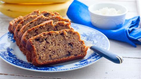Salah satu jajanan manis yang disukai banyak orang. Resep Bolu Pisang Ambon Kukus Takaran Sendok - Lifestyle ...