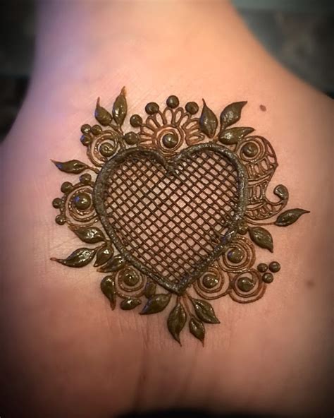 Heart Pattern Mehndi By Nighatkazimhennapro Henna Designs Henna