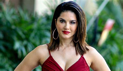 Sunny Leone Accused Of Hurting Hindu Religious Sentiments With New Song Mp Minister Warns