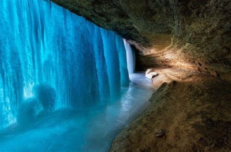 Amazing Waterfall Cave Photo Incredible Places Minnehaha Falls