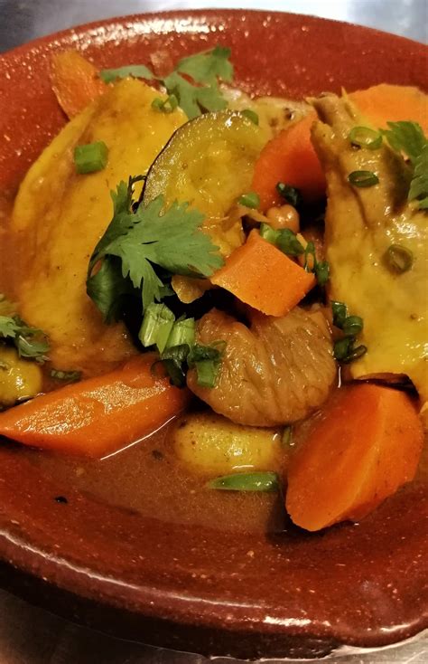 Tajine de poulet aux légumes avec semoule Restaurant Bol dair