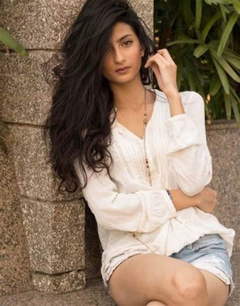 Shweta Tiwari S Daughter Palak Tiwari Is Ready For Her Bollywood Debut A Quickie Look At Her