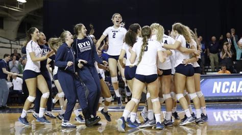 Byu Womens Volleyball Sweeps Unlv The Daily Universe