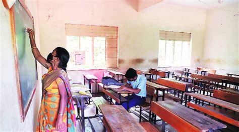 Gujarat Applications Pour In For Primary Teachers Job 8k Vie For 252