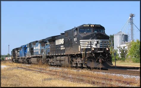 Ns 9101 At Centralia Illinois Eastbound Ns 111 Approach Flickr