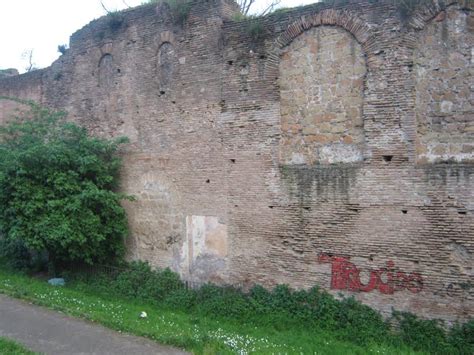 Roma Mura Aureliane La Scoperta Eclatante E Le Molte Manomissioni