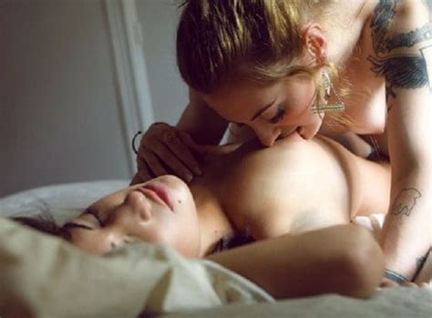 Lesbian Breast Kissing 10 Pics Xhamster