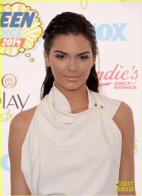 Kendall Jenner And Birthday Girl Kylie Attend The Teen Choice Awards 2014