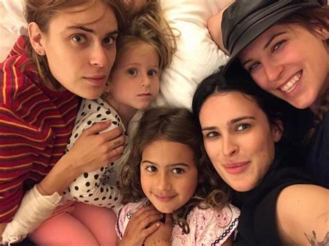 Rumer Willis Shares Rare Photo Of All Five Of Dad Bruce Williss