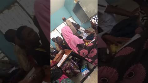 Kalli yadda suke nuna nonuwan su a fili. Www.rawar Iskanci Yanmata A Makaranta / Download Wayyo ...