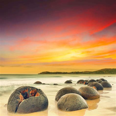 It's four years since england met new zealand, and for much of the intervening period the two sides have occupied the top two places in the world rankings. Moeraki Boulders - an Impressive Natural Phenomenon