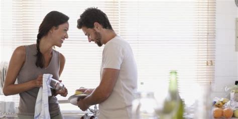 Hal ini juga untuk menghindari kecurigaan suami terhadap anda tentang alokasi uang belanja yang ia berikan selama ini. Ini 13 Cara Isteri Ajak Suami Buat Kerja Rumah, Alangkah ...