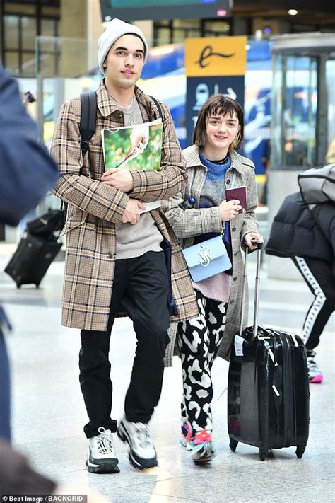 Game Of Thrones Maisie Williams And Boyfriend Reuben Selby Arrive In