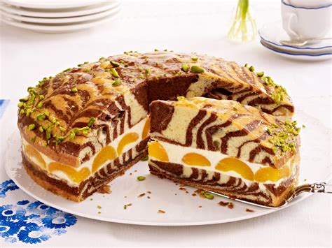 Wenn du alle zutaten mit 1,2 multiplizierst, kannst du den kuchen in einer 26er runden form backen. Zebrakuchen mit Zitronencreme - so geht's | LECKER