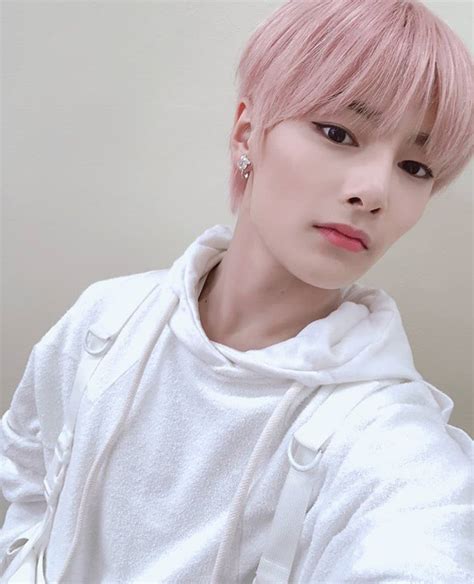 Liny ♡ On Twitter Pink Hair Was Superior On Jeongin