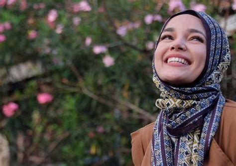 Model jilbab instan untuk wajah lonjong pemakaiannya pun sudah beragam namun yang paling banyak digunakan adalah model jilbab. 30 Model Jilbab Untuk Khatam Alquran - Model Jilbab Untuk ...