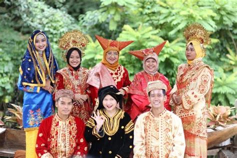 Foto Daftar Nama Pakaian Adat Dari 38 Provinsi Di Indonesia