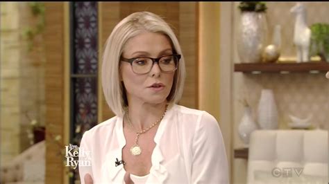 Kelly Ripa Sexy Wearing Glasses Scrolller