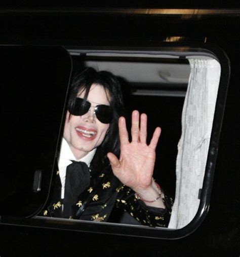 Hes Waving To You Michael Jackson Photo 15911578 Fanpop