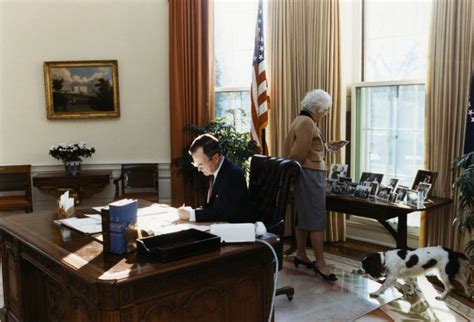 President And Mrs Bush In The Oval Office White House Historical