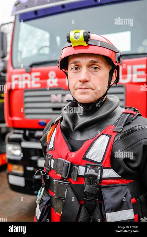 Northern Ireland 26th November 2015 An Officer From The Northern