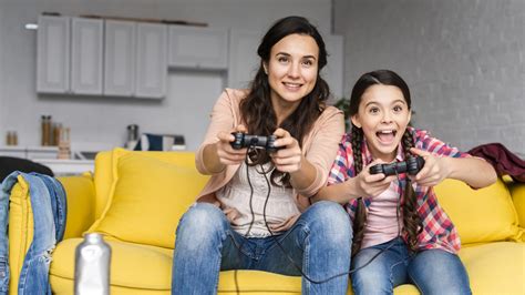 Mother Daughter Playing Video Games Together Colégio Certus