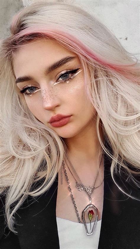 Cute Eye Makeup Edgy Makeup Makeup Looks Beautiful Babe Lady Pretty Woman Emo Hair Color