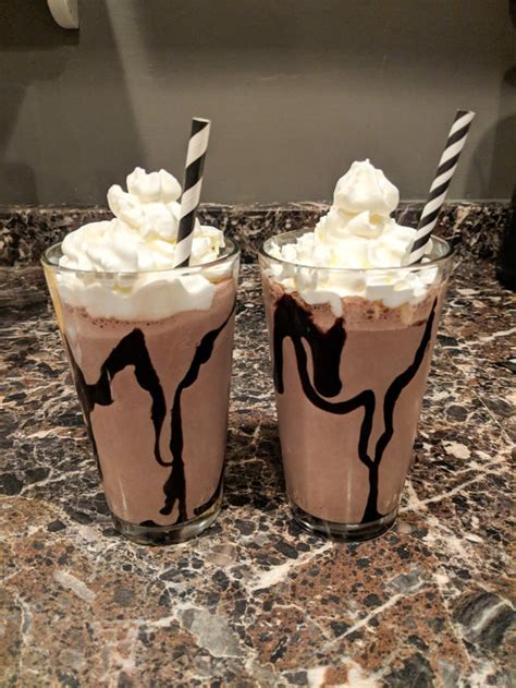 [homemade] chocolate milkshakes food