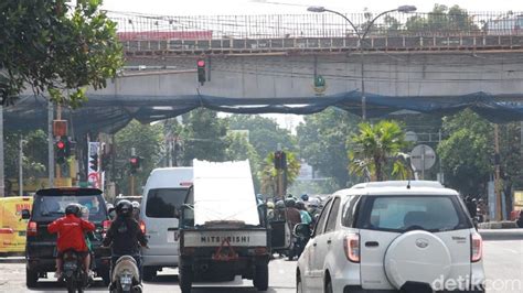 Sehari bisa bawa 400 potong sampai 500 potong. Penampakan Terkini Flyover Laswi Bandung