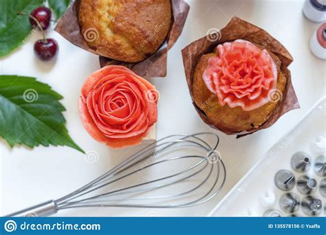 Kleiner Kuchen Mit Rose, Vom Koreanischen Buttercream ...