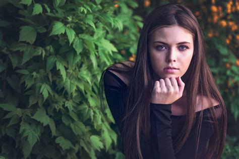 Fondos De Pantalla Mujer Morena Ojos Azules Mirando Al Espectador