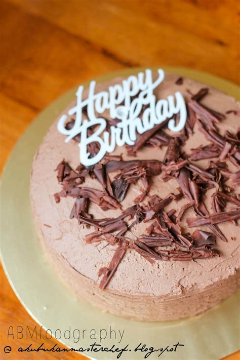 Jom kita cuba sendiri resepi kek yang dikenali sebagai 'cheese cake chocolate indulgence' itu melalui perkongsian di bawah Resepi 272 : Kek Coklat Mousse - Versi kedua