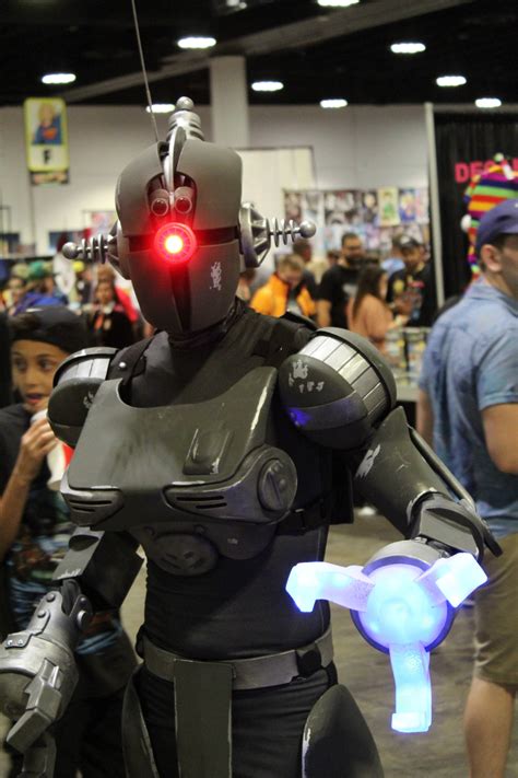 Assaultron Cosplay At Tampa Bay Comic Con R Fallout