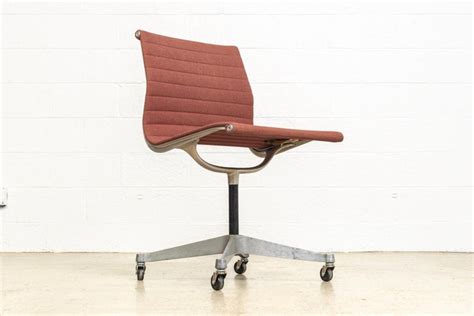 2008 eames herman miller low aluminum group management desk chair tan naugahyde. Vintage Midcentury Eames for Herman Miller Aluminum Group ...