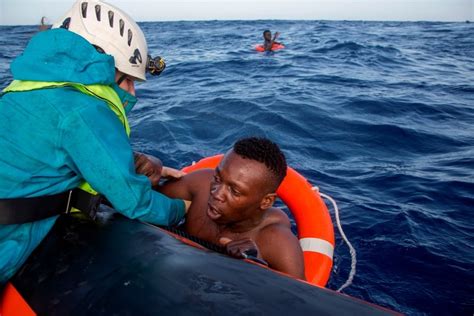 100 Migrants Feared Dead In Boat Capsize Off Libya Daily Sabah