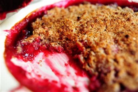 This is perfect to make for holiday dinners, or if you recently went apple. cherry crisp pioneer woman
