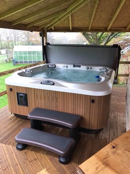 Hot Tub Studio Whatspa