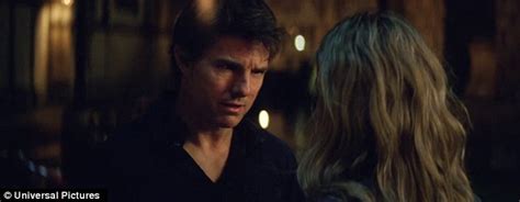 The Mummy Trailer Sees Tom Cruise And Annabelle Wallis Flee From Ancient Princess Daily Mail