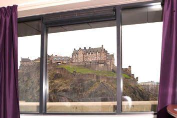 This central hotel has parking available nearby for a fee and is minutes from old town edinburgh. Hotel On Princes Street Edinburgh - Premier Inn | Premier ...
